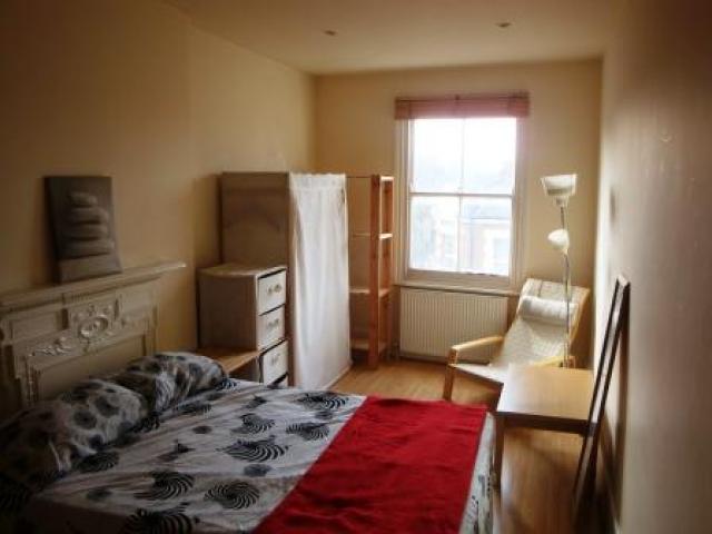 			2 Bedroom, 1 bath, 1 reception Flat			 Salusbury Road, QUEENS PARK